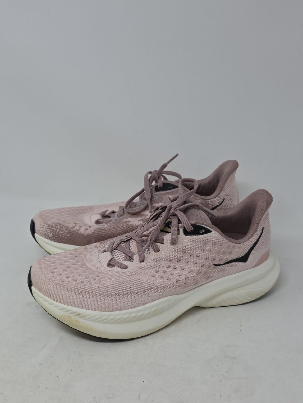 Hoka Mach 6 Women's Running Shoes in Light Pink with Black Trim Size 9